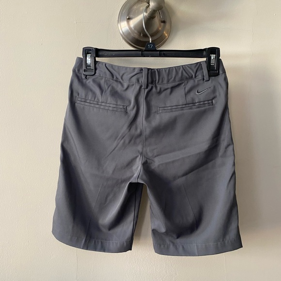 Nike Golf Charcoal Flat Front Shorts Size Medium - Picture 3 of 5
